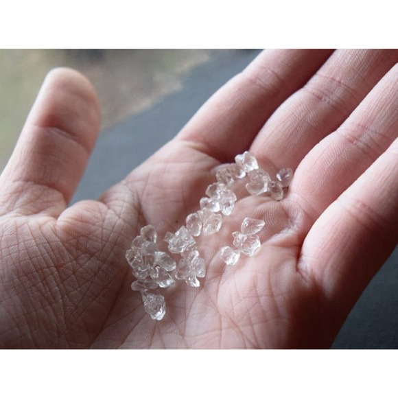 20 pcs size 3-5mm Quartz Rough Natural Bulk Stones Small Raw - Picture 1 of 4